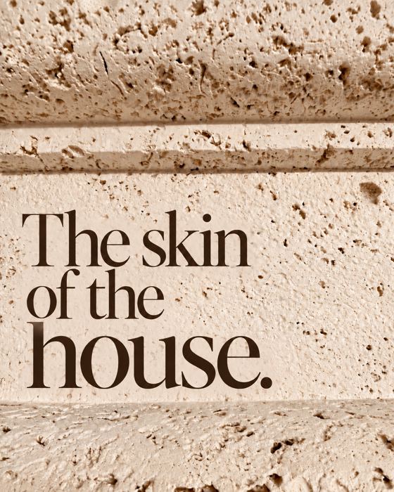 Coralina con el texto The skin of the house